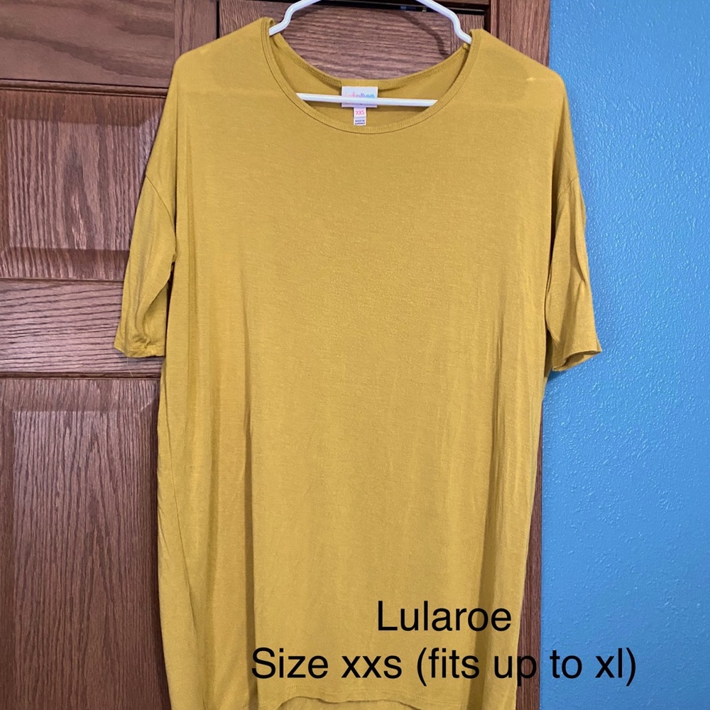 Oversized gold tee